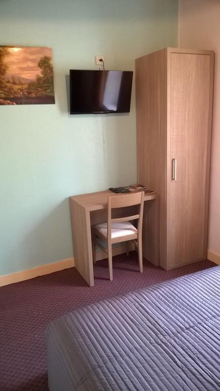 Hotel Des Voyageurs Vorey Habitación foto