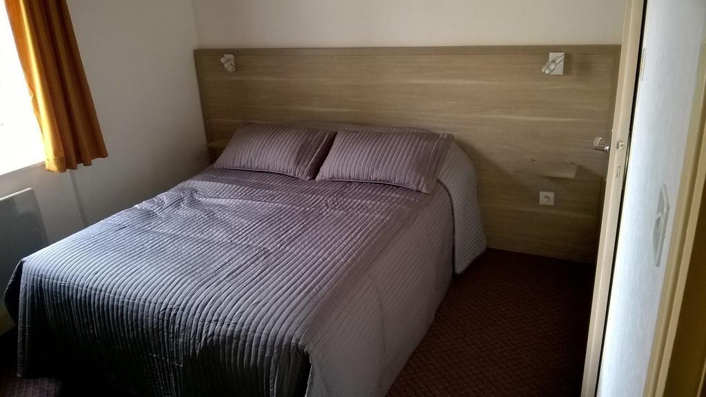 Hotel Des Voyageurs Vorey Habitación foto